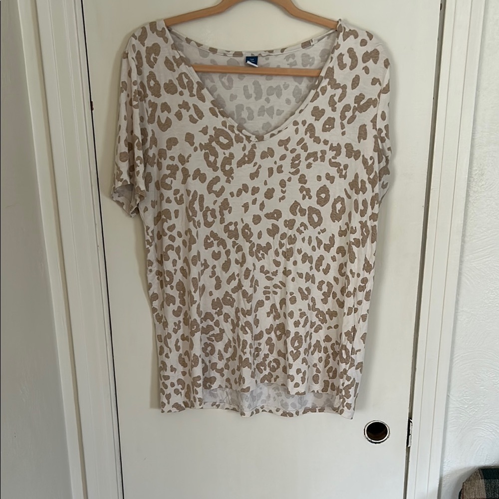 Old Navy Cream Tan Graphic Short Sleeve Blouse